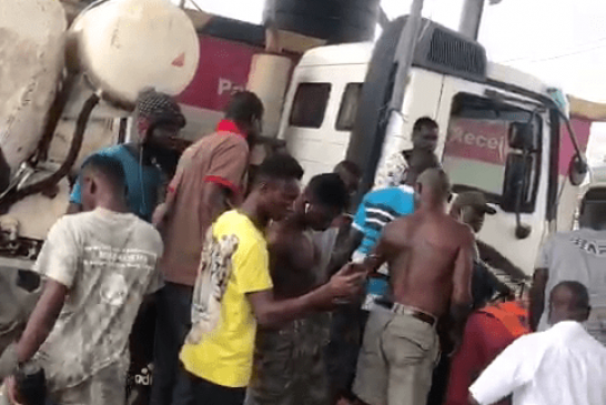 Tema Motorway: Two attendants feared dead after a tipper truck run into a tollbooth