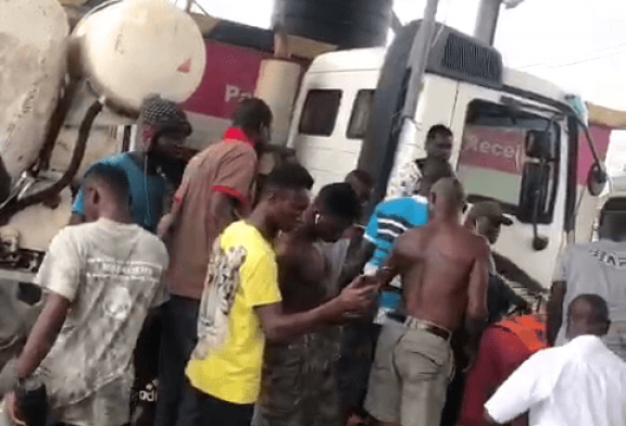 Tema Motorway: Two attendants feared dead after a tipper truck run into a tollbooth